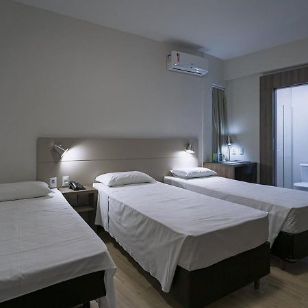 Hotel Valerim Itajai / Navegantes Kültér fotó
