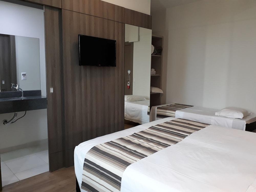 Hotel Valerim Itajai / Navegantes Kültér fotó
