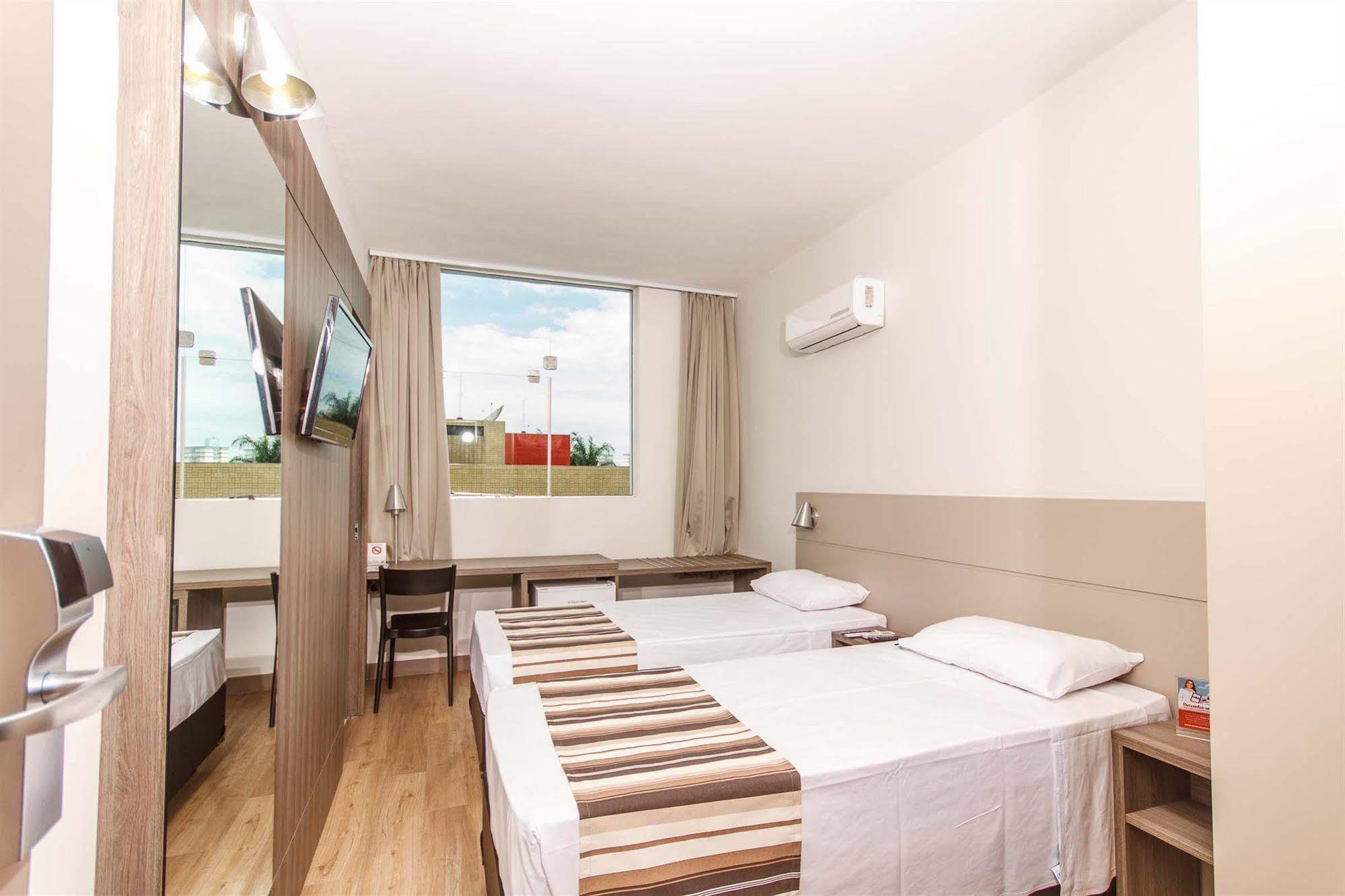 Hotel Valerim Itajai / Navegantes Kültér fotó