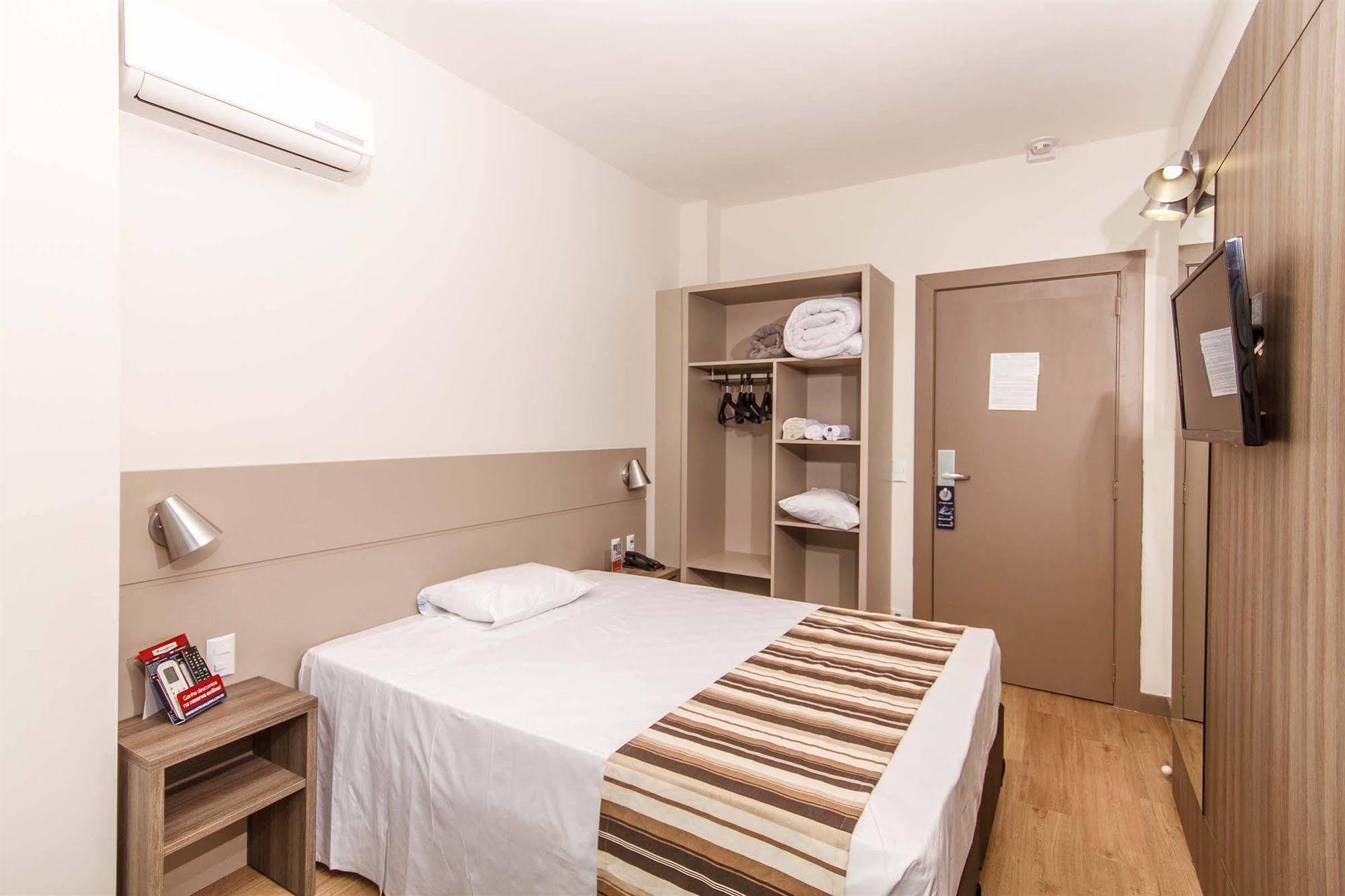 Hotel Valerim Itajai / Navegantes Kültér fotó